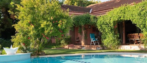 Villa | 4 bedrooms, desk