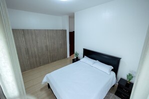 2 habitaciones, tabla de planchar con plancha, wifi y ropa de cama
