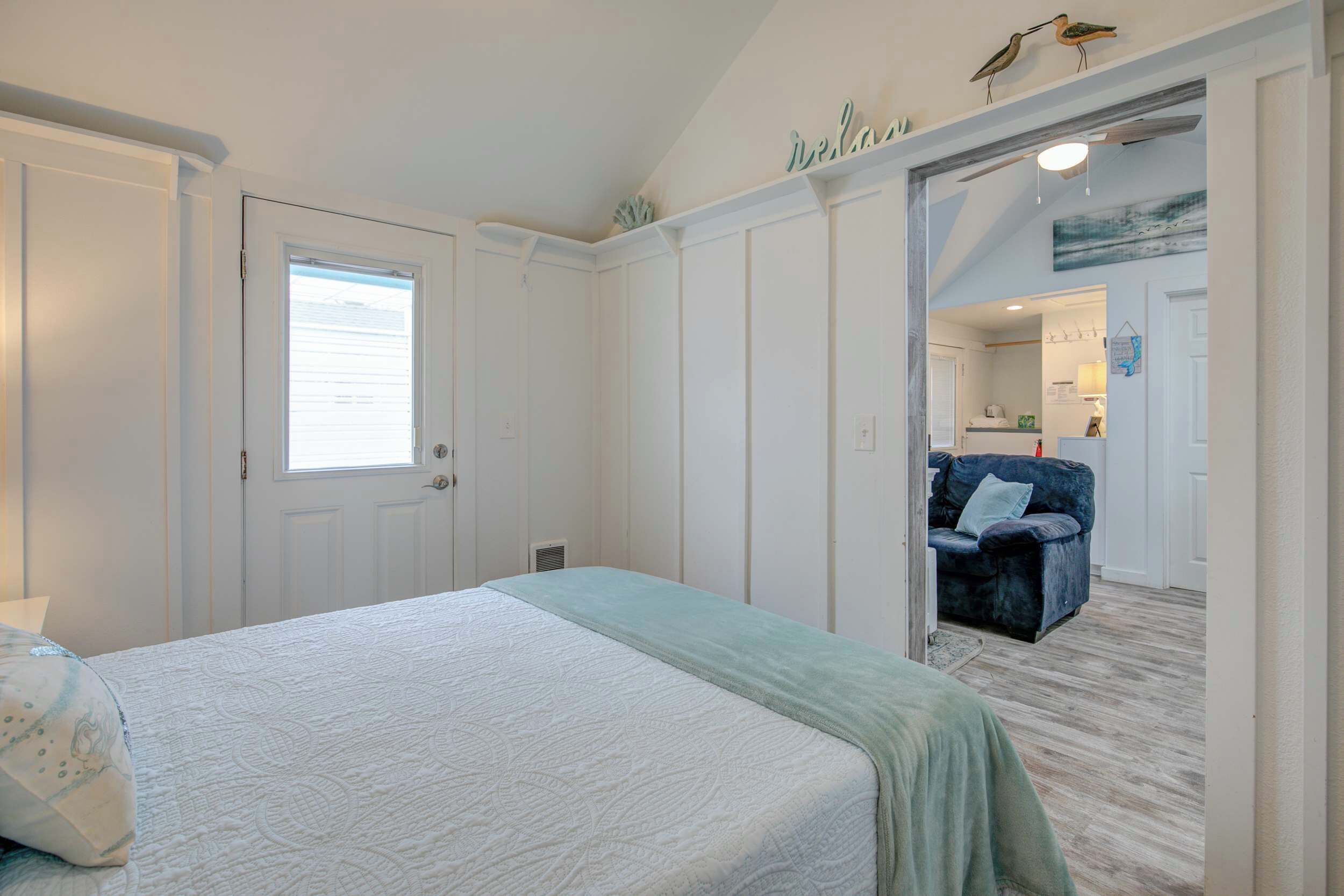 1 bedroom, desk, WiFi, bed sheets
