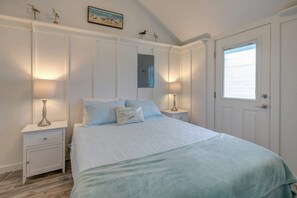 1 bedroom, desk, WiFi, bed sheets - Affordable Grayland Beach Stay – Ocean Spray 2 (Grayland)