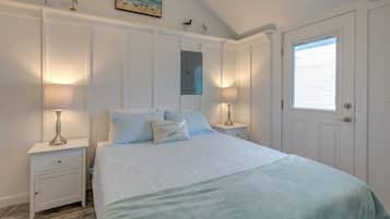 1 bedroom, desk, WiFi, bed sheets