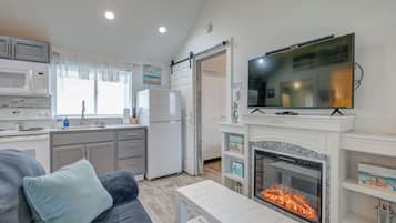 TV, fireplace