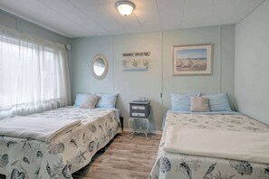 2 bedrooms, desk, WiFi, bed sheets