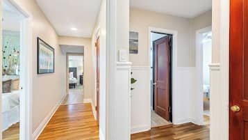 4 bedrooms, iron/ironing board, WiFi, bed sheets