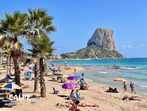 Plage à proximité, chaise longue
