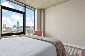 2 soverom, strykejern/-brett, reiseseng for barn og wi-fi