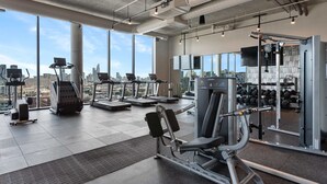 Fitness facility - West Loop 2BR, Walk to Top Restaurants, Sleeps 5 (Chicago)