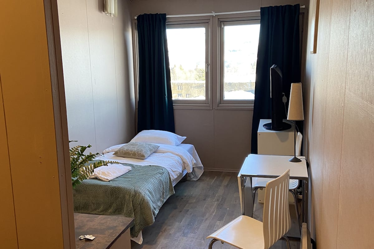 1 habitación, muebles diferentes, wifi gratis y ropa de cama