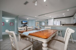 Dining - New Listing! Beautiful 4 bedroom oceanblock condo with a pool! (Ocean City)