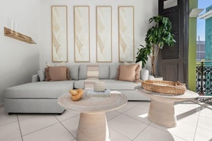 TV, offices - Villa San Sebastián | In the Pulse of the City! (San Juan)