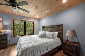 2 Schlafzimmer, Schreibtisch, Bügeleisen/Bügelbrett, kostenloses WLAN