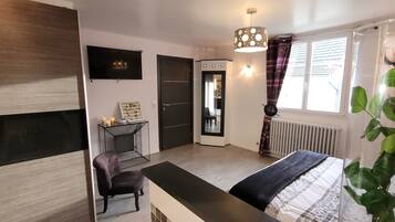 1 slaapkamer, een strijkplank/strijkijzer, wifi, beddengoed