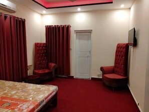 Soundproofing, iron/ironing board, free WiFi - Ghani House Guest House (Islamabad)