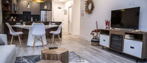 Télévision, livres, espaces bureaux