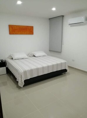 3 bedrooms, iron/ironing board, free WiFi, bed sheets