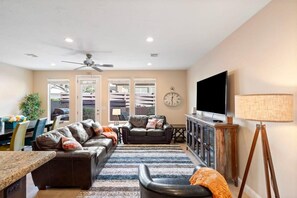 テレビ、テレビゲーム、書斎 / ワークスペース