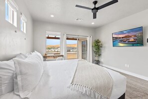 5 Schlafzimmer, Schreibtisch, Bügeleisen/Bügelbrett, WLAN