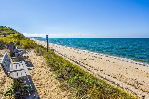 5 Min. Drive to Fisher Beach and Pamet Harbor!