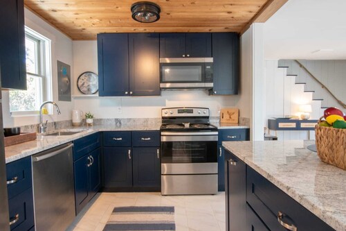 5 Min. Drive to Fisher Beach and Pamet Harbor!