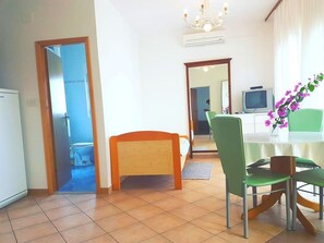 1 bedroom, WiFi, bed sheets - Floral Apartments Yazzy 2 (Novalja)