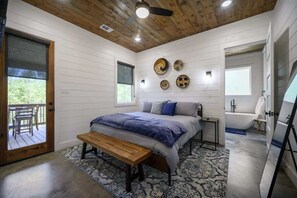2 bedrooms, iron/ironing board, WiFi, bed sheets - Naked Bear Retreat! Hot Tub! Arcade! Playset! (Broken Bow)