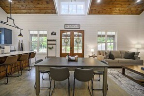 Interior - Naked Bear Retreat! Hot Tub! Arcade! Playset! (Broken Bow)