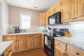 غسالة أطباق، ماكينة لصنع القهوة/الشاي، مستلزمات طهي/أطباق/أوعية