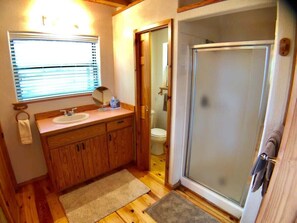 シャワー、ヘアドライヤー、タオル