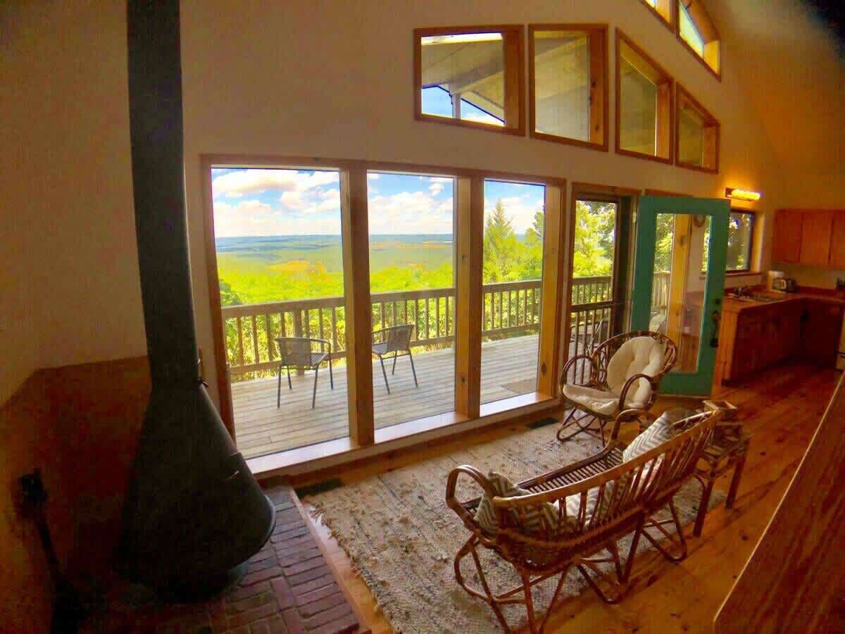 Fernseher, Kamin, DVD-Player