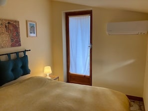 3 makuuhuonetta, silitysrauta/-lauta, Wi-Fi, vuodevaatteet