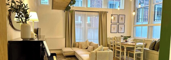 TV, offices - 2 Bed 2 Bath City Centre Loft | Piccadilly (Manchester)