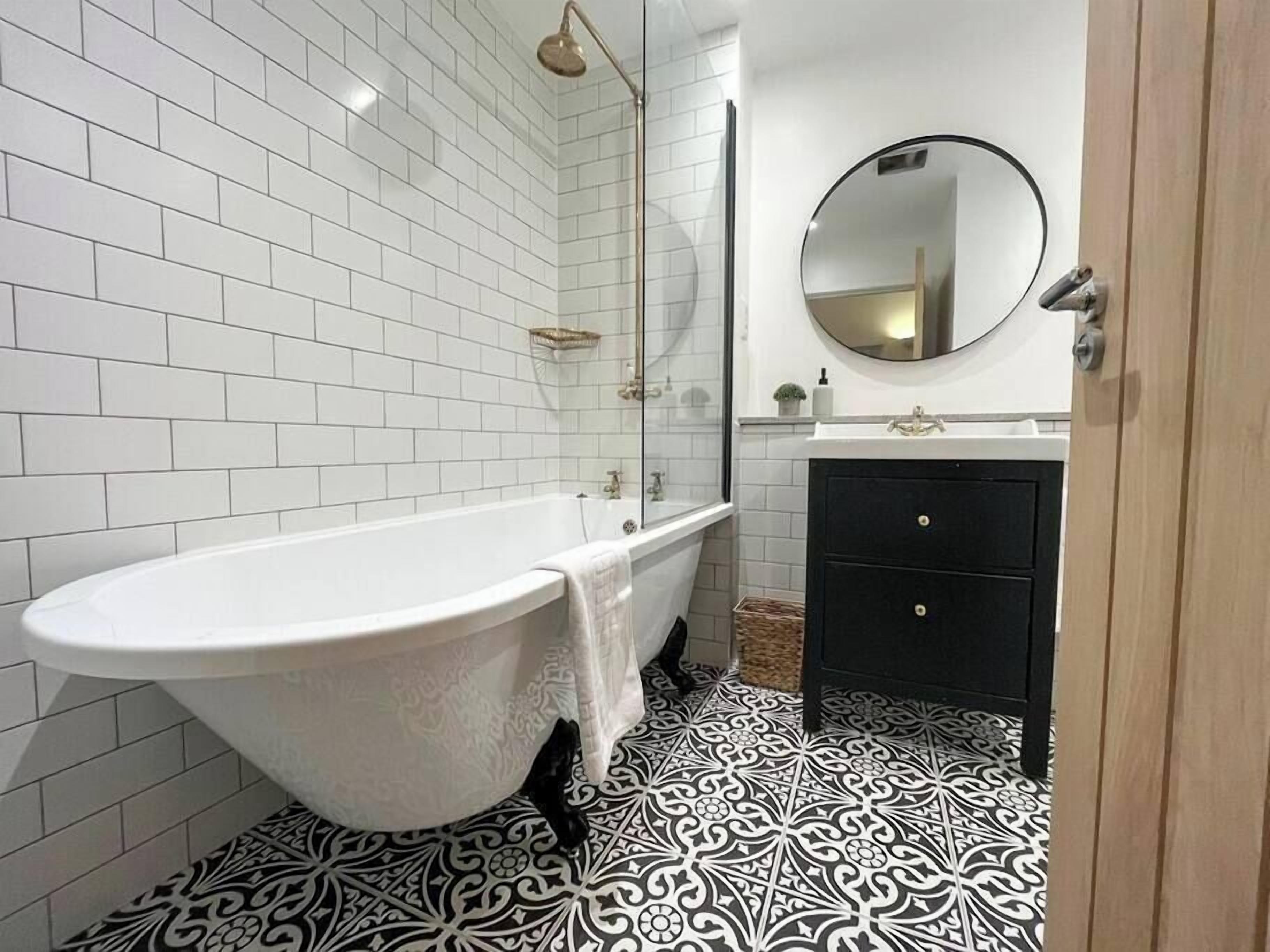 Shower, hair dryer, towels, shampoo