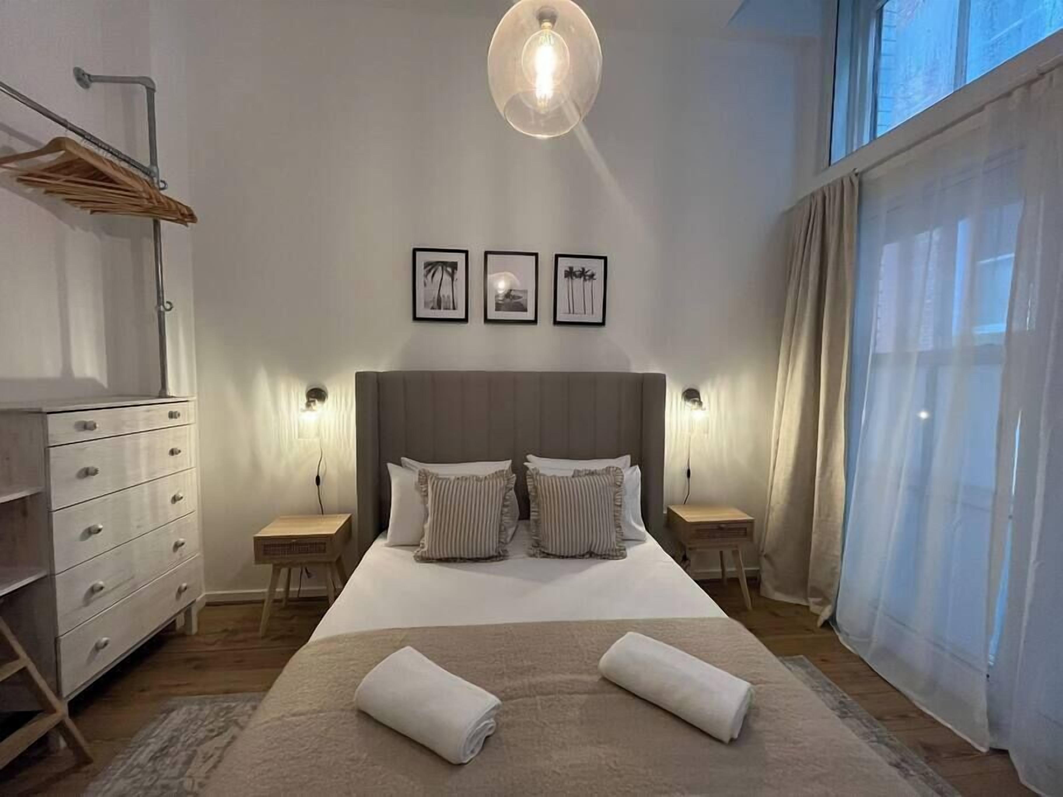 Desk, iron/ironing board, travel cot, WiFi