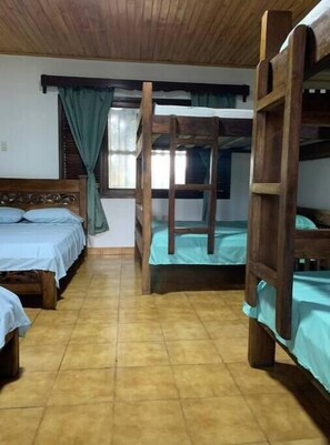 7 Schlafzimmer, Bügeleisen/Bügelbrett, kostenloses WLAN, Bettwäsche