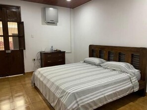 7 Schlafzimmer, Bügeleisen/Bügelbrett, kostenloses WLAN, Bettwäsche