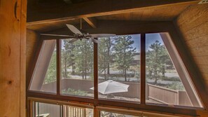 Interior - 4 Puma-Sunriver, Oregon: Hot Tub, A/C, BBQ, WiFi, SHARC Aquatics, Tubing Hill, Mt. Bachelor, Golf, Deschutes River, Tennis, Bike Paths (Sunriver)