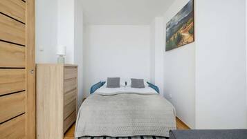 1 slaapkamer, een strijkplank/strijkijzer, wifi, beddengoed