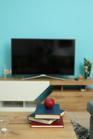 Smart TV - Nikea apartments near Piraeus port and metro st I (Nikea)