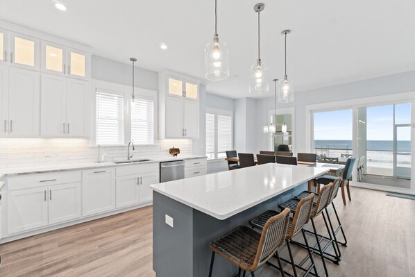 Fridge, microwave, oven, stovetop - Golden Hour- Gulf front, Private pool & hot tub, Elevator, Pet friendly, Sleeps 9 (Port St. Joe)