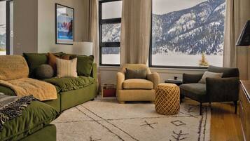 TV, DVD-spiller, stereoanlegg og kontorer