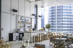 Poolside bar - LUX  The Vida Marina Residence 3 (Dubai)