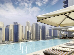 Outdoor pool - LUX  The Vida Marina Residence 3 (Dubai)