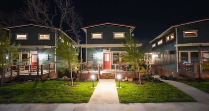 Cabin 11 - Unique Cabin, Sauna, Hot Tub, FirePit, Games