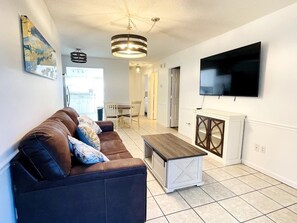 TV - Spacious duplex, short walk to the beach, shared Pool (North Myrtle Beach)