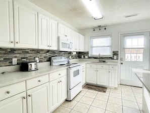 Private kitchen - Spacious duplex, short walk to the beach, shared Pool (North Myrtle Beach)