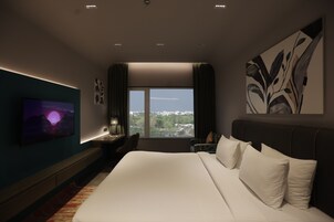 Executive Suite | In-room safe, individually decorated, individually furnished, desk