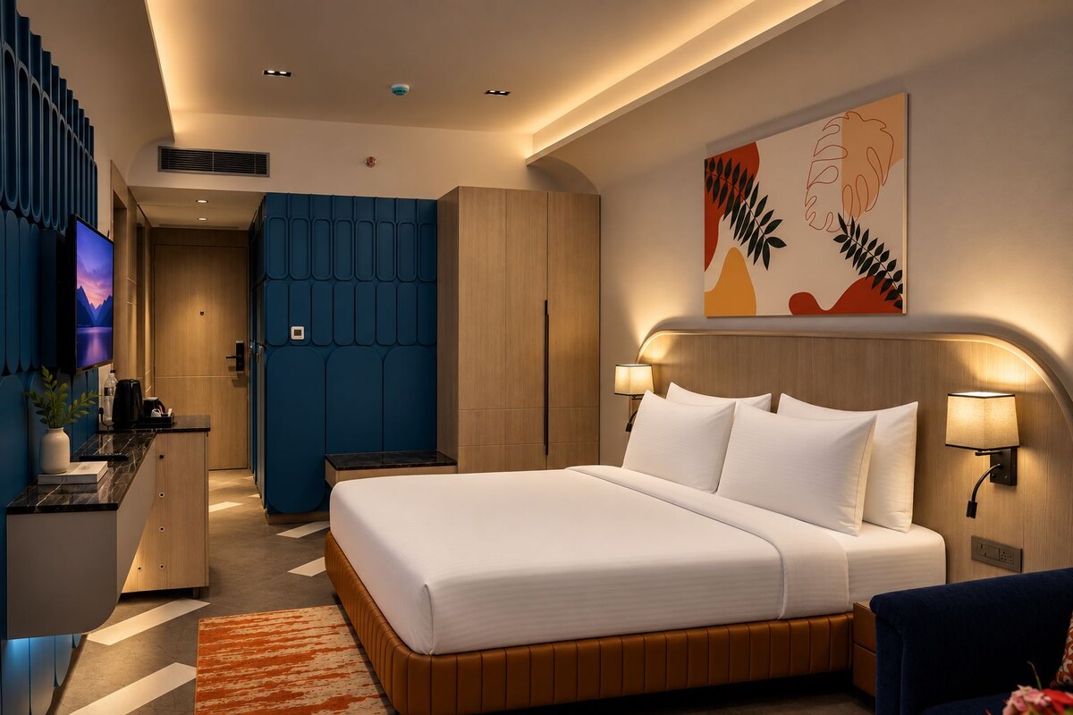 Deluxe Room | In-room safe, desk, laptop workspace, blackout drapes