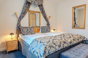 Artículos del minibar gratis y caja de seguridad en la habitación 