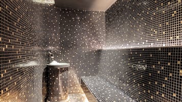 Deep-tissue massages, Swedish massages, Thai massages, massages