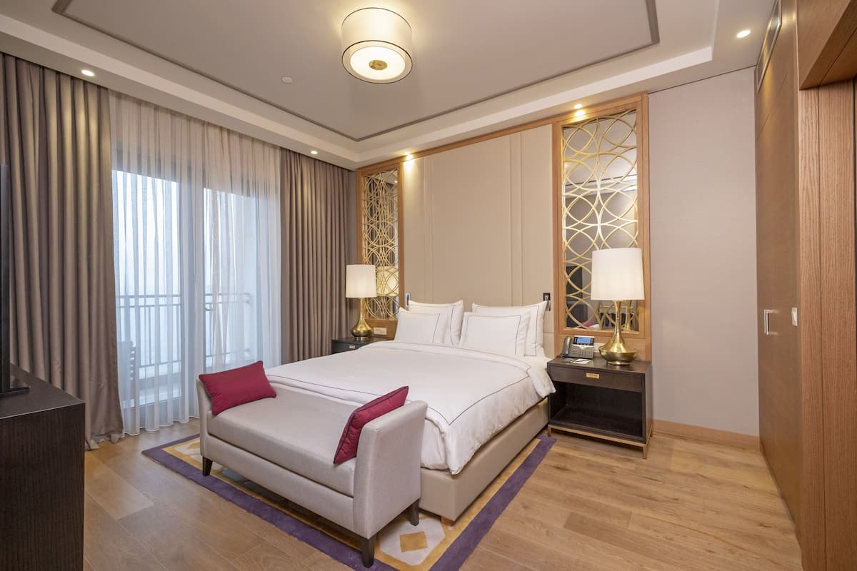 Family Suite, Sea View | 1 bedroom, minibar, in-room safe, laptop workspace